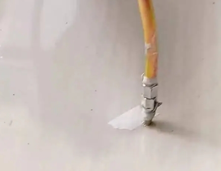 瑞安瓷砖空鼓维修公司专业解答在瓷砖铺贴过程中，如果使用的砂料过粗（如全部使用了粗砂），可能会导致以下问题